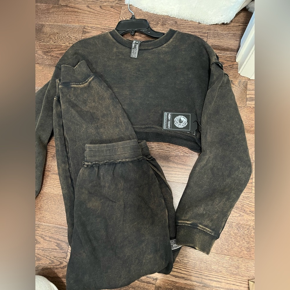 Alphalete sweat suit set